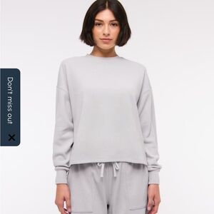 Abercrombie & Fitch Light Gray Sweatshirt. S/M